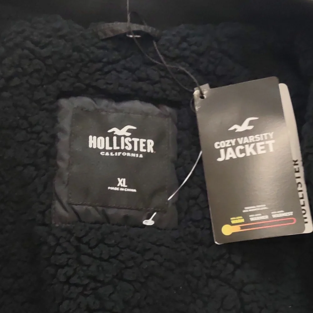 HOLLISTER COZY VARSITY JACKET. - Picture 15 of 17